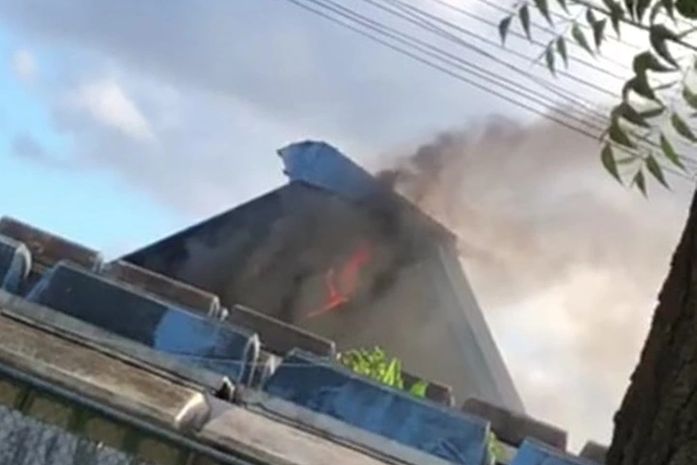 Incêndio, considerado de pequenas proporções, atingiu ginásio poliesportivo.