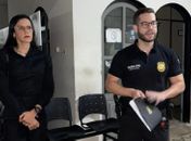 Suspeito de pedofilia tenta destruir celular em balde com água durante operação em Arapiraca