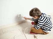 Brinquedos eletrônicos exigem atenção dos pais para evitar acidentes e desperdício de energia