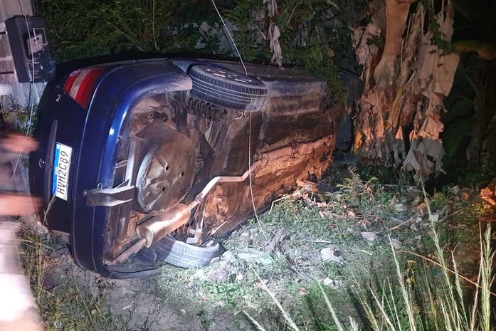 Vítima de acidente fica presa às ferragens após motorista perder controle e colidir em poste na AL 101 Norte