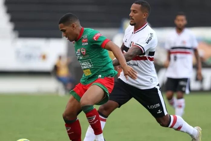 Com dois gols de cabeça, Santa Cruz vence o CSE de virada e segue vivo na Série D