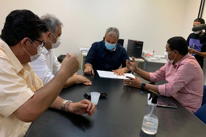Júlio Cezar assina novo convênio de R$ 5 milhões com Governo do Estado
