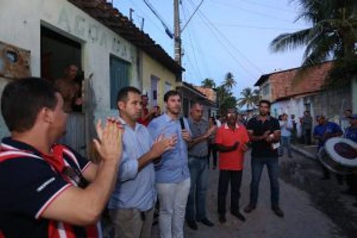Minha Casa Melhor: Prefeito Cacau entrega mais de 30 residências reformadas, no bairro Poeira