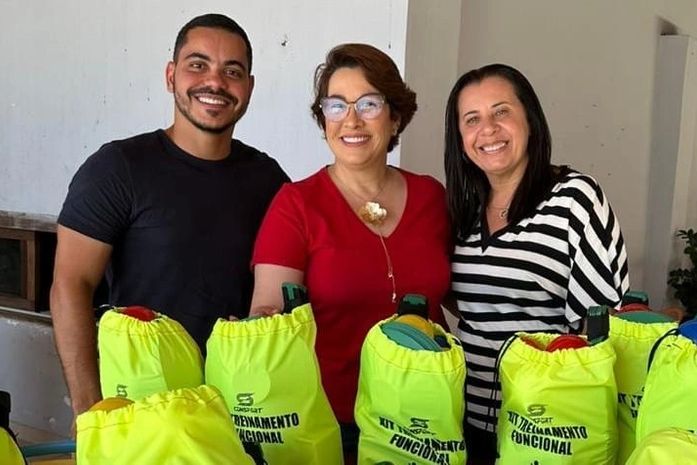Tainá Veiga inicia entrega de kits de educação física para escolas canoenses