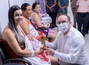 Luciano Barbosa entrega chave da cidade para a bebê-prefeita em Arapiraca