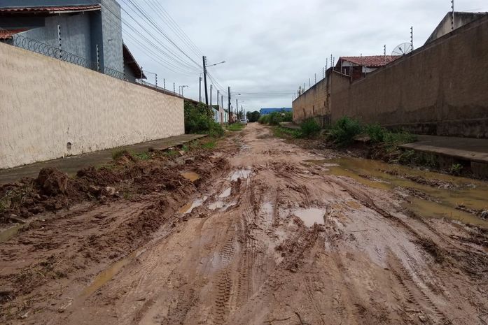 População de Arapiraca sofre com obras de pavimentação inacabadas
