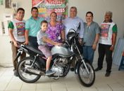 Sorteados do "Natal Premiado" recebem seus prêmios