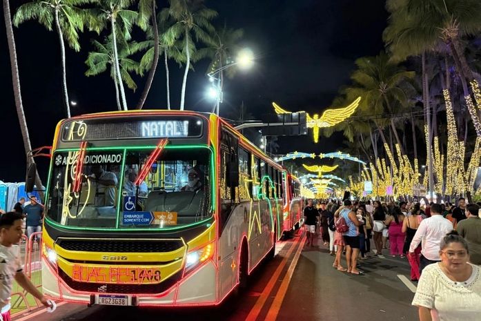 Iluminados, ônibus de Maceió animam ‘Natal de Todos Nós’ com direito a tour gratuito