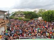 Bloco Pompeu arrasta multidão e agita terceiro dia de carnaval em Delmiro Gouveia