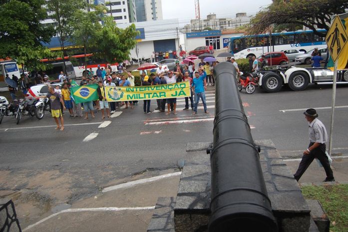 Protesto na Fernandes Lima