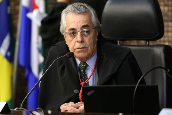 Desembargador Alcides Gusmão da Silva.