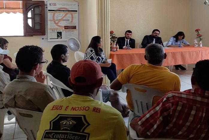 Centro Pop realiza palestra com OAB para pessoas em situação de rua