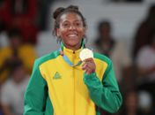 Rafaela Silva com a medalha conquistada no Pan de Lima.
