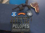 Polícia apreendeu um revolver cal 38 e vinte seis munições com um dos acusados