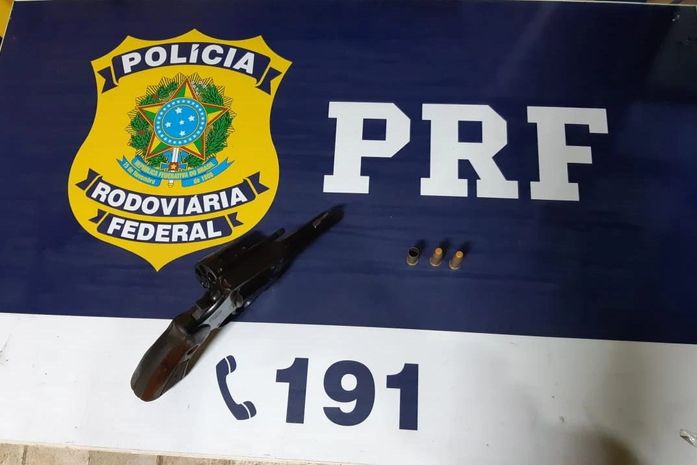 Dupla é presa ao tentar fugir após roubar um homem em município de Alagoas