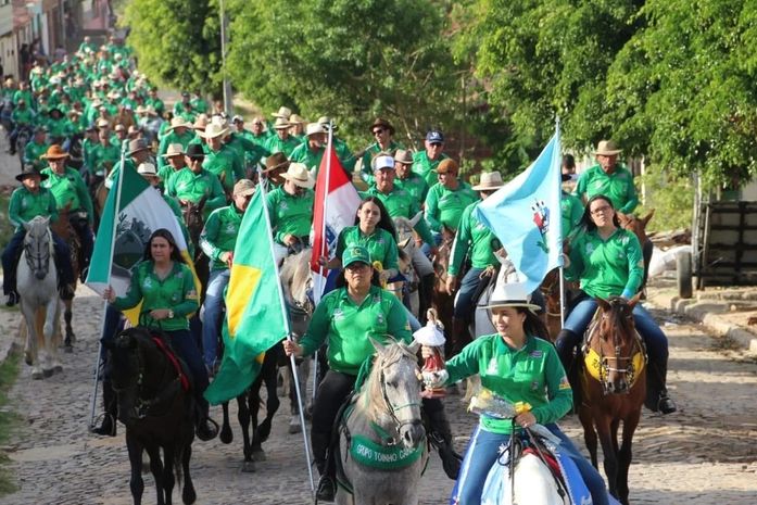 Artistas arapiraquenses animam Cavalgada da Padroeira em paradas para descanso