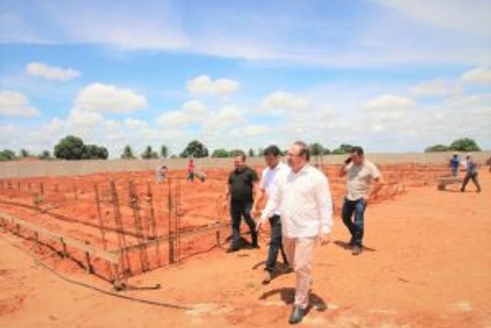 Prefeito Luciano constrói escola de tempo integral na Vila Capim