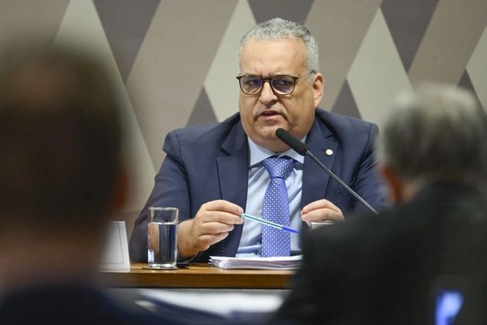 “Calma, Betty, calma”! Na CPI do INSS, Alfredo Gaspar se descontrola