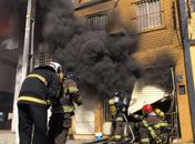 Atingida por incêndio, estrutura de prédio de loja de pneus no Centro apresenta risco de desabamento 