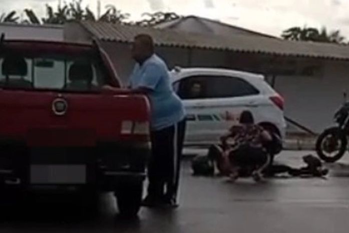 Acidente entre carro e moto deixa dois feridos na Santa Amélia