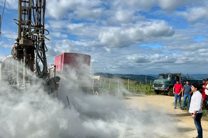 Prefeito de Santana do Mundaú acompanha perfuração de poços na zona rural