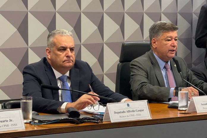 Alfredo Gaspar cobra explicações para advogado Nelson Wilians em depoimento na CPMI do INSS