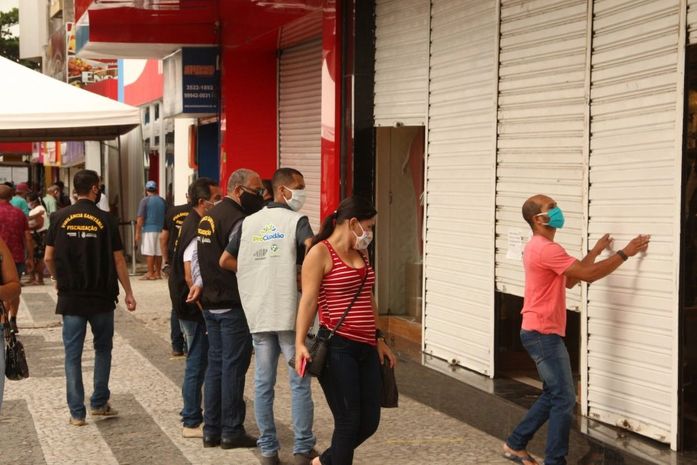 Equipes da prefeitura realizam fiscalização no centro de Arapiraca