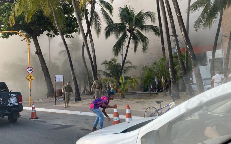 Incêndio atinge estabelecimento em Maceió 