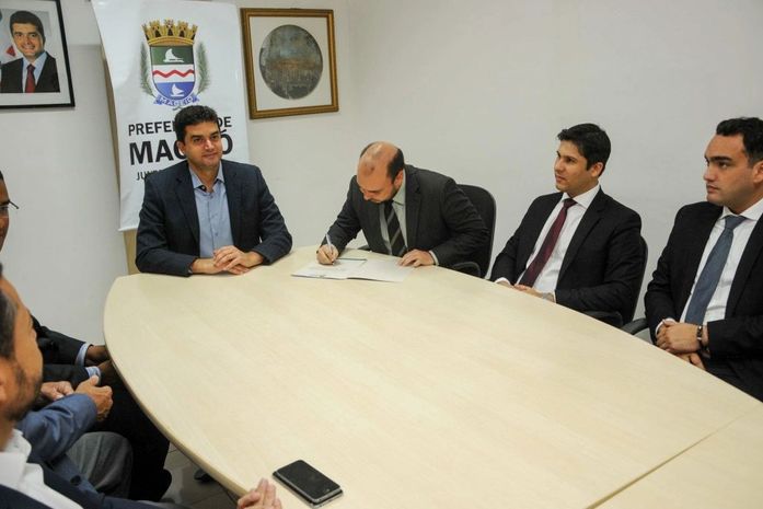Rui Palmeira empossou secretários
