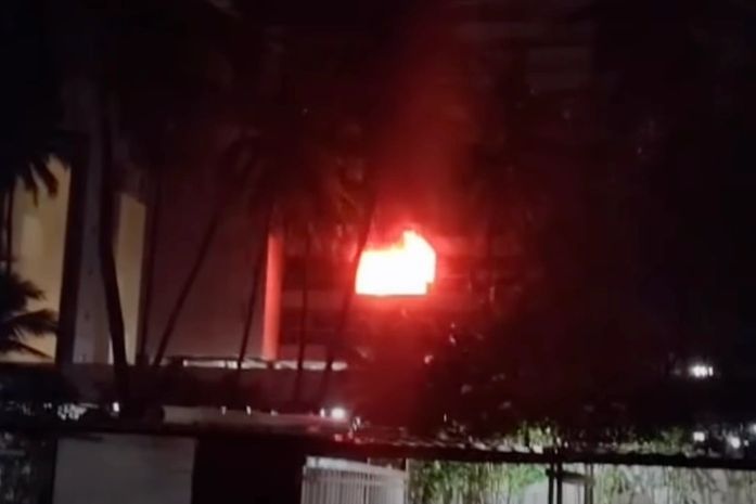Incêndio destrói apartamento em prédio na Cruz das Almas; gestante é socorrida após inalar fumaça