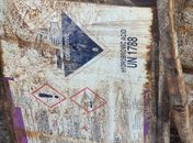 BR-101: PRF encontra tonéis com 1.500 litros de produto corrosivo e identifica vazamento em um deles
