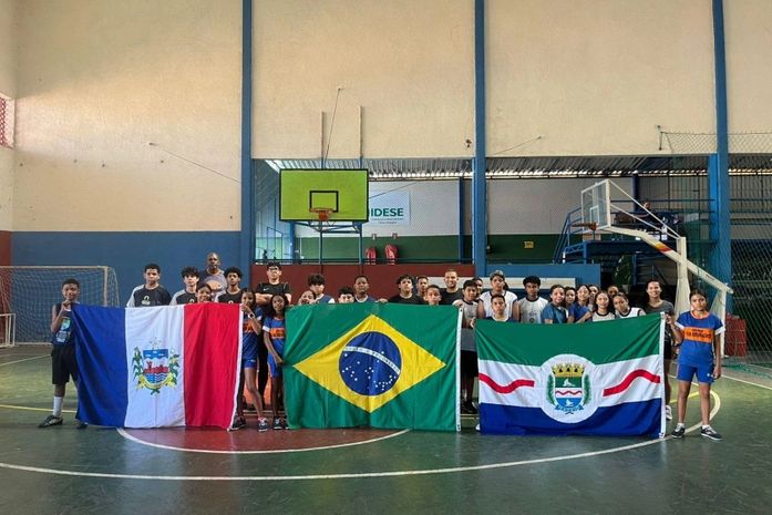 Estudantes de escolas municipais participam da etapa basquete do Vivenciando o Esporte