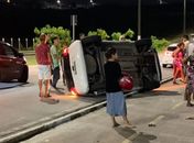 Bombeiros socorrem vítimas de capotamento em Maceió