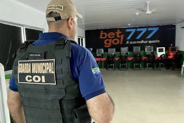 Guarda Municipal de Maceió notifica
ponto de jogo clandestino em Jaraguá e duas pessoas são detidas