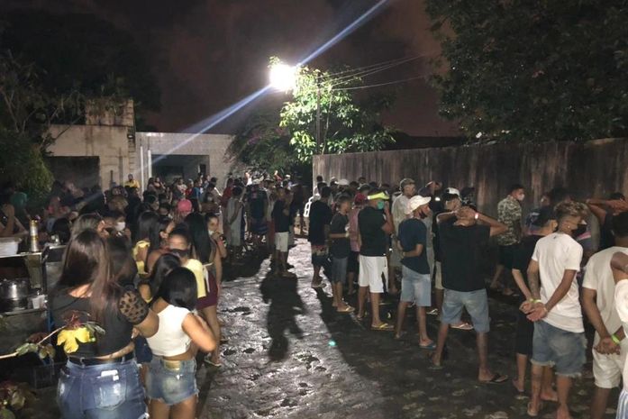 Polícia encerra festa clandestina com cerca de 300 pessoas no bairro Ouro Preto