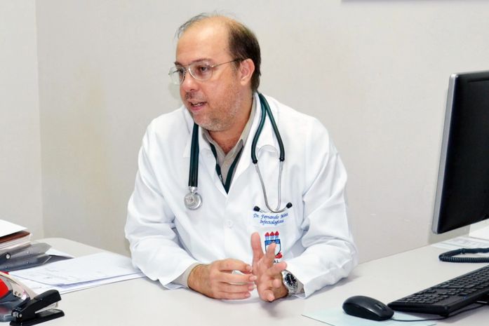 Médico infectologista Fernando Maia