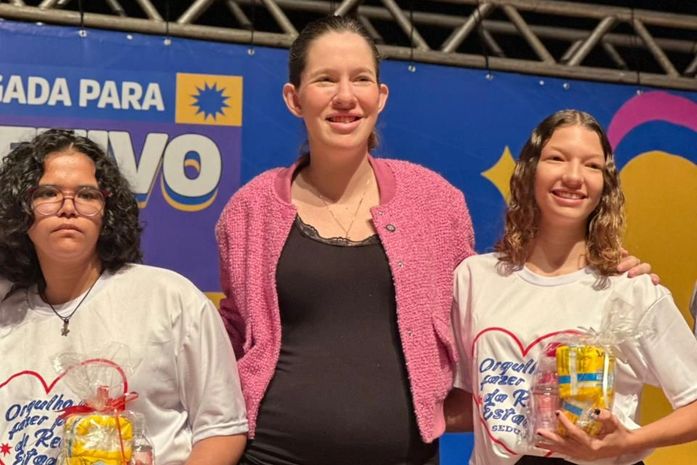 Autora da Lei Liberdade para Menstruar, Cibele Moura participa de entrega de kits do programa “Meu ciclo na escola”