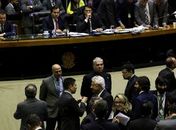 Depois de quase dez horas, Maia inicia discussão da PEC da Previdência