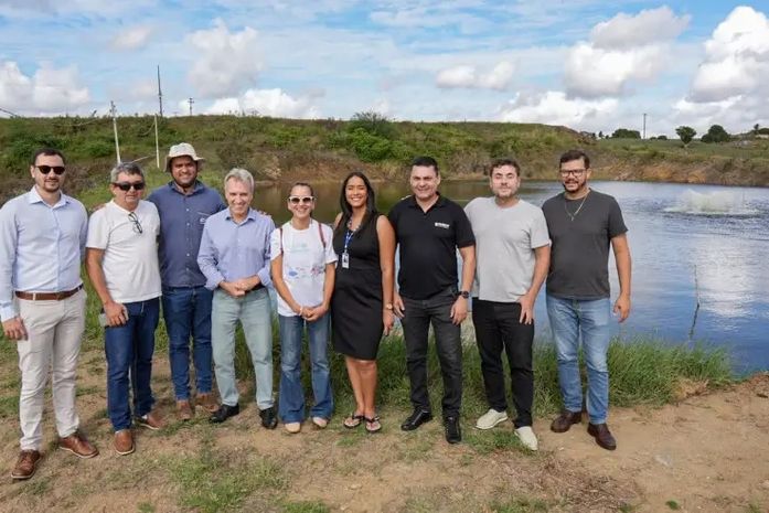 Equipe do Sebrae Alagoas realiza visita técnica à propriedade de viveiros de camarão