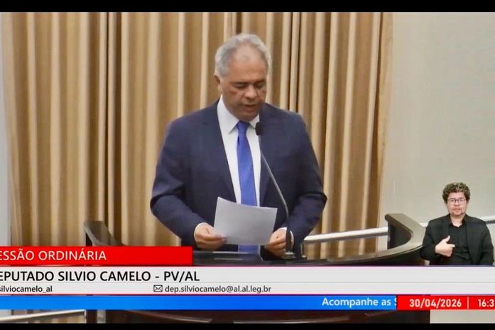 Deputado Silvio Camelo emociona a Assembleia ao homenagear o Bispo Dom Manoel