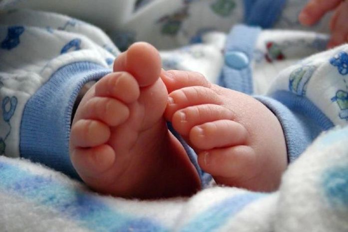 O bebê nasceu e quatro dias após, estava morto. A covid 19 não mata só "velh@s"!