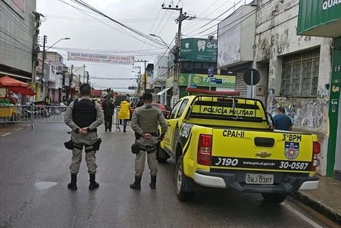 Carro usado em assalto a joalheria é encontrado em residência abandonada na zona rural de Arapiraca