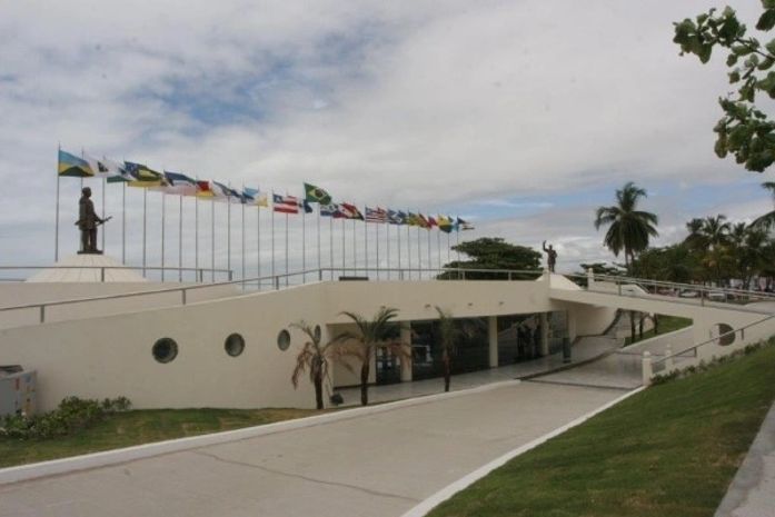 Atividades diversas e exposições de artistas acontecerão simultaneamente até o dia 30 de outubro, Memorial à República.