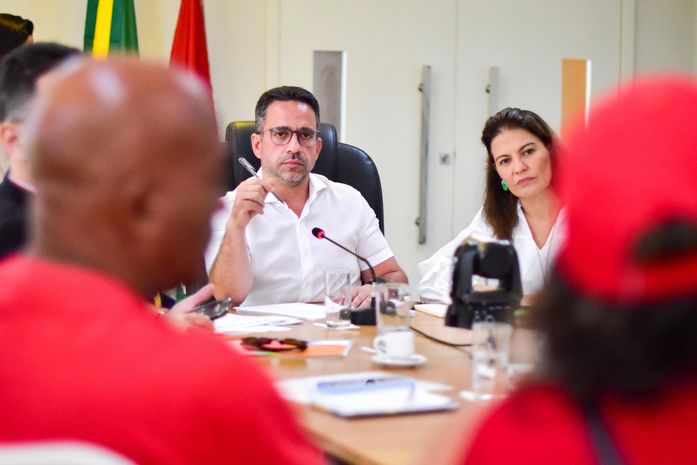 Governador se reúne com movimentos sociais para discutir agenda de assentamentos no campo