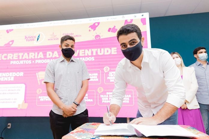 Prefeito JHC oportuniza aos jovens a estagiar na gestão municipal