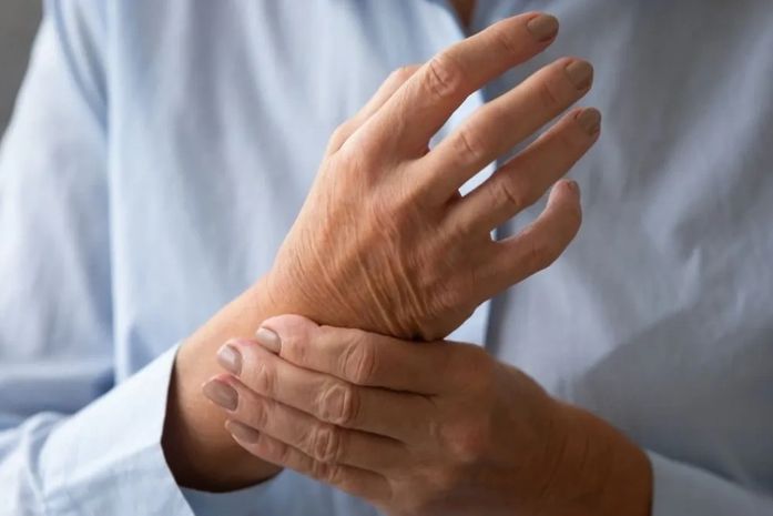 Lúpus e fibromialgia: Médica fala sobre semelhança entre as doenças e paciente relata tratamento
