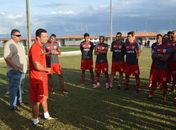 Técnico Junior Rocha conversa com o elenco do CRB