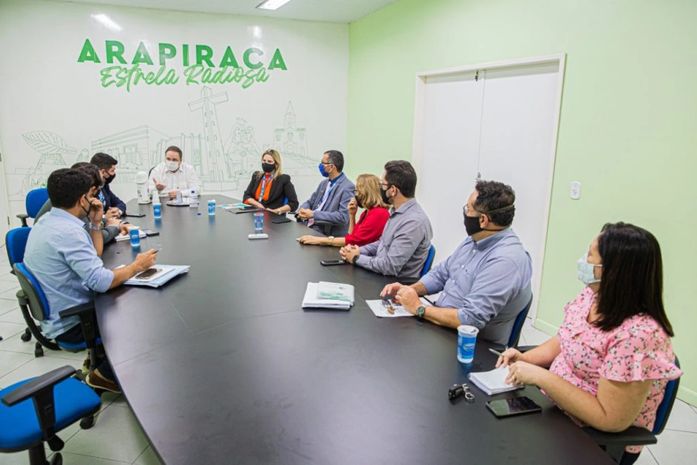 LUCIANO ENTREGA À CAIXA PROJETO DE REVITALIZAÇÃO DO LAGO DA PERUCABA