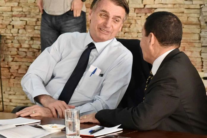 Bolsonaro chama general Mourão de 'amigo dos momentos difíceis'