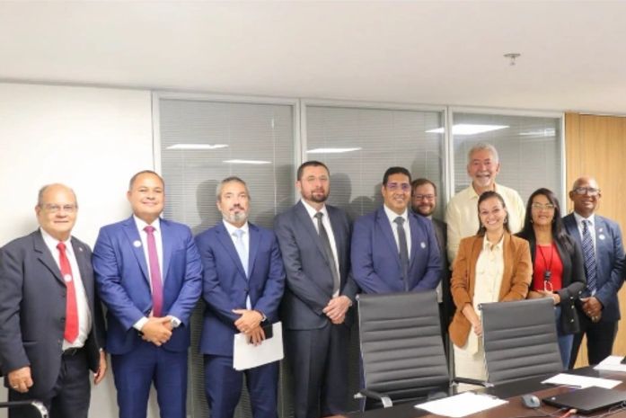 Paulão se reúne com Associação de Docentes da Ufal e da AGU para discutir situação de servidores